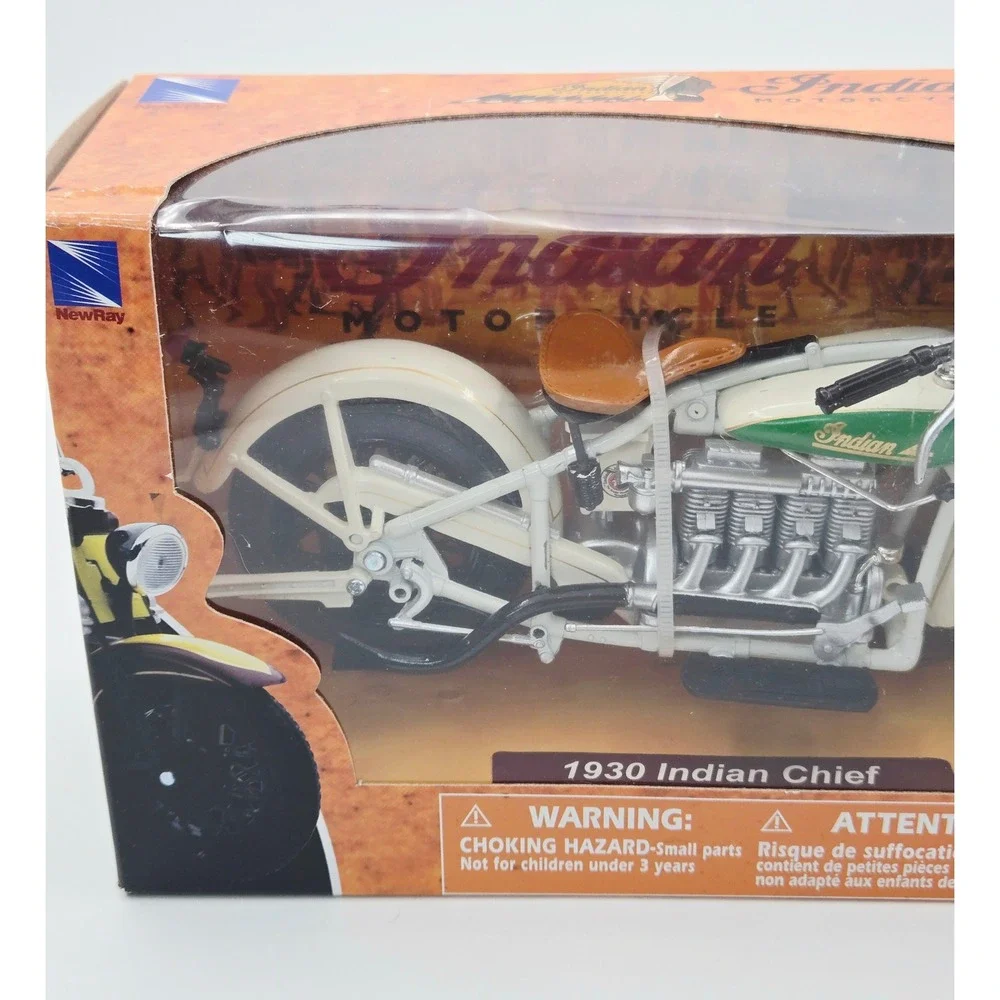 NewRay 1:12 Die-Cast 1930 Indian Chief Motorcycle Model Cream Green New in Box